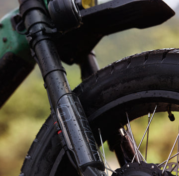 Pawkymo AR50 2X2 front tire with tread detail in wet conditions, designed for reliable grip and steady city commuting.
